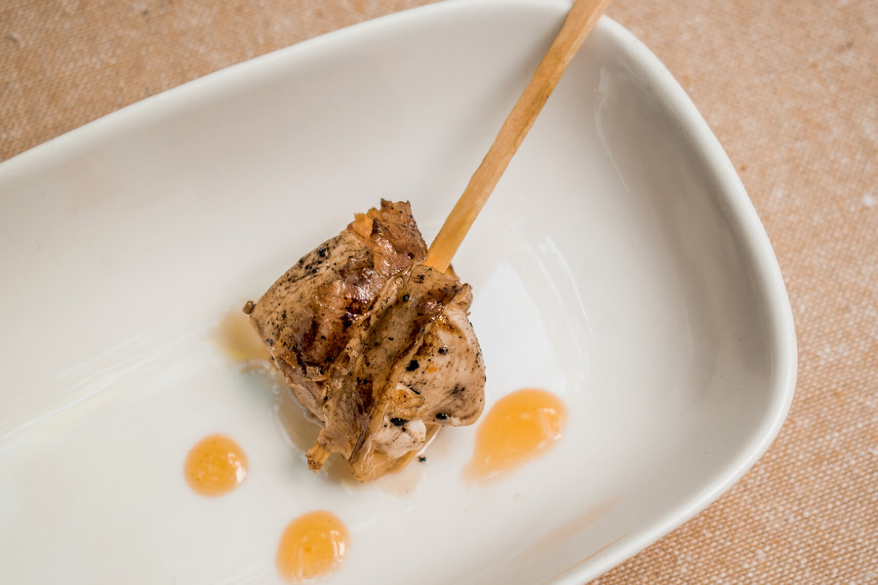 Pincho de pollo y panceta 