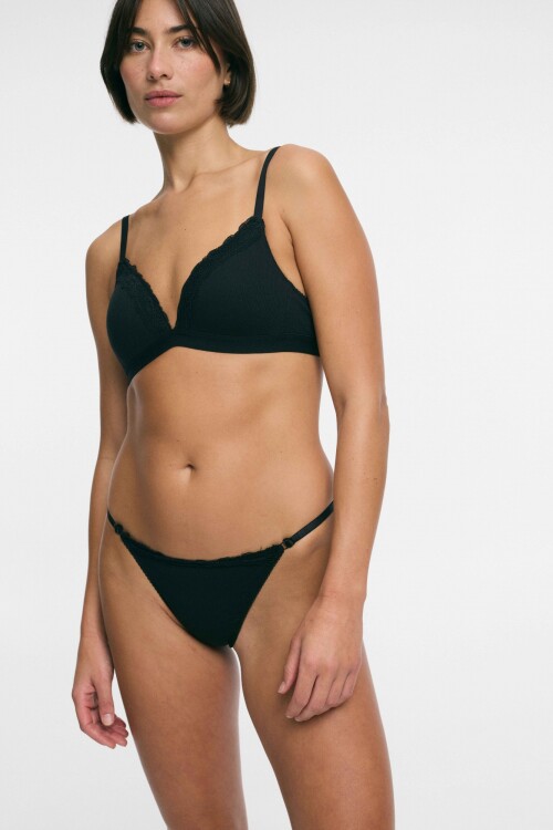 Colaless Abril Negro