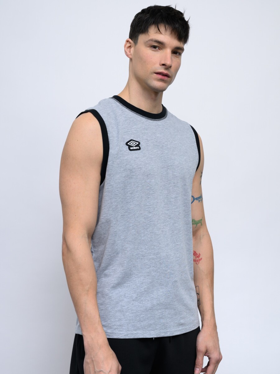 REMERA SIN MANGAS RUB Umbro Hombre - 5m2 