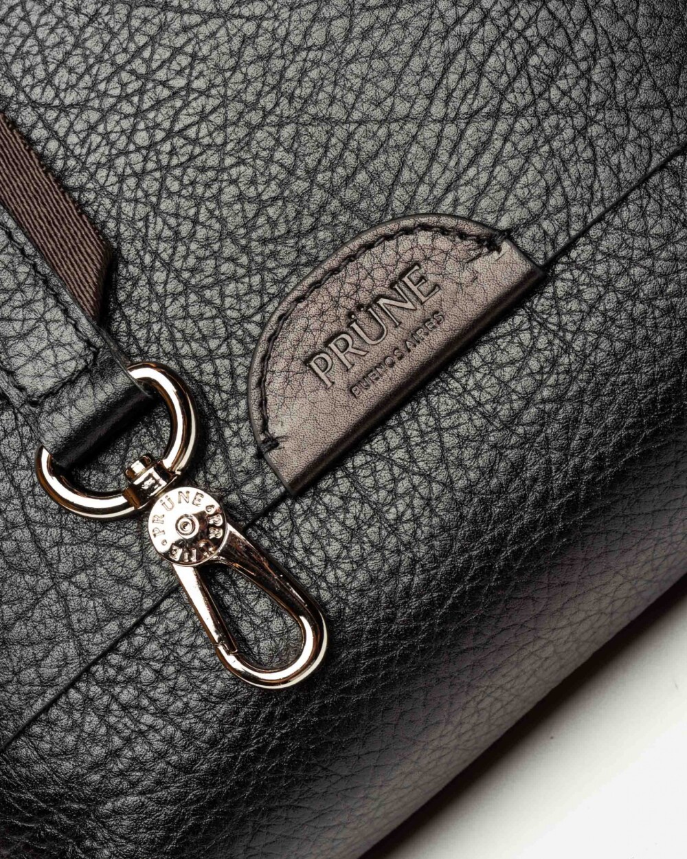 Morral Nina en cuero graneado Negro