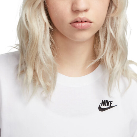 REMERA NIKE CLUB ESSENTIALS White
