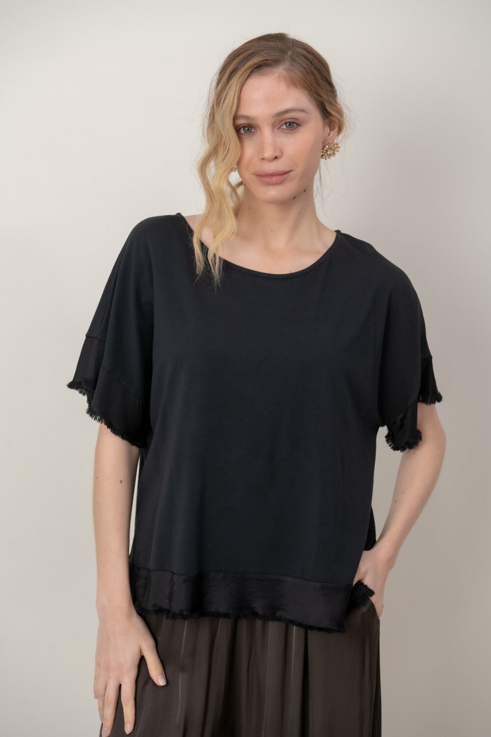 REMERA DIANNE Negro