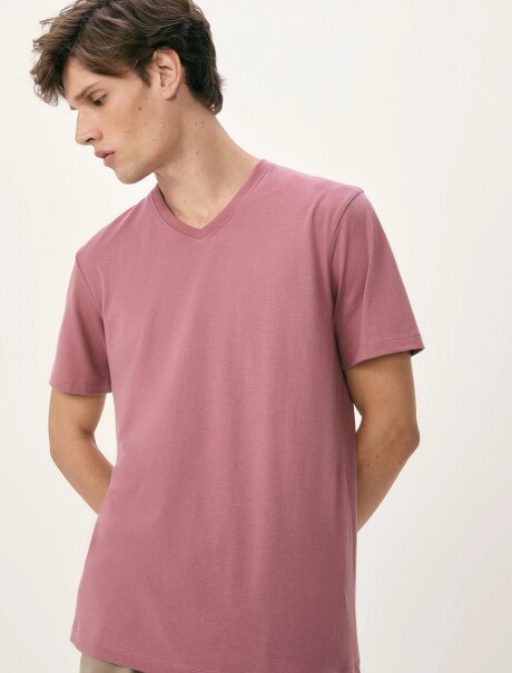 CAMISETA BÁSICA WORLD CUELLO EN V ROSADO