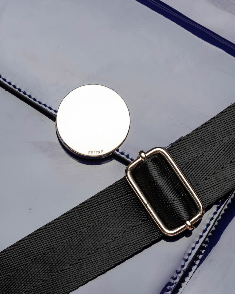 Shopper The Circle En Cuero Graneado Charol Azul