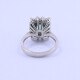 Anillo oro 18 k blanco con esmeralda central y brillantes. Anillo oro 18 k blanco con esmeralda central y brillantes.