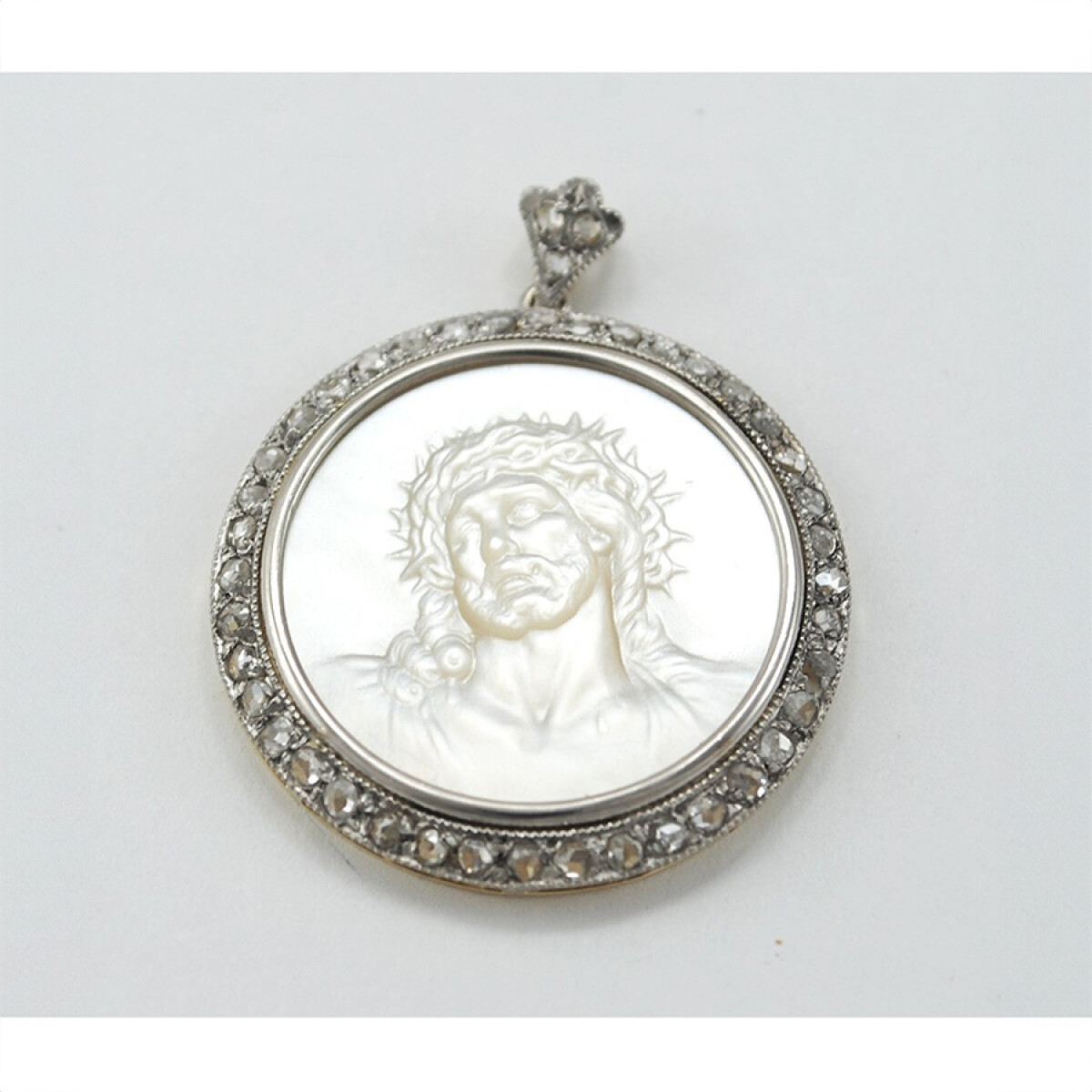 Medalla Estilo Antiguo, Platino, Oro 18K, Diamantes Y Nácar Cristo 