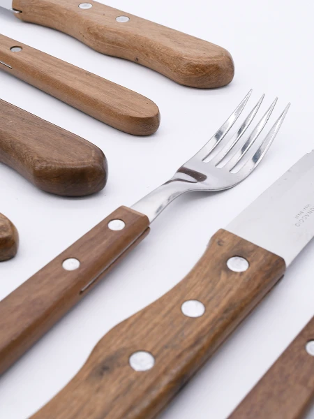 CUCHILLOS Y TENEDORES DE MADERA SET X 12 MARRON