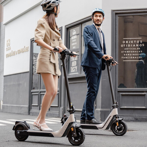 Monopatín Eléctrico Plegable Vivibot E03 400w 35km/h 9" MONOPATIN VIVIOT E03 400W 9"