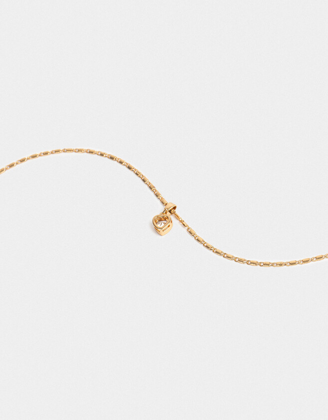 Cadena Corta con Dije Con cubic zirconia Cadena Corta Con Dije Con Cubic Zirconia - Dorado