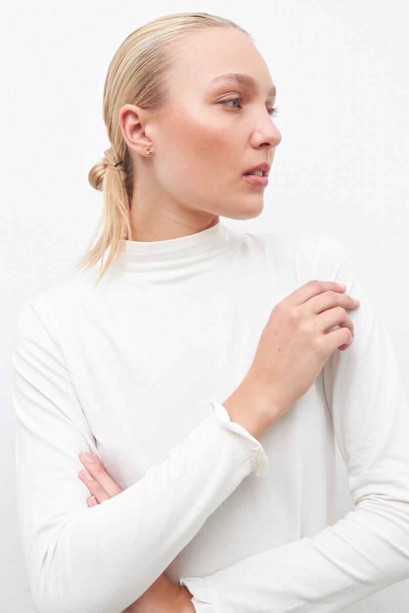 Media polera con volado en puños blanco