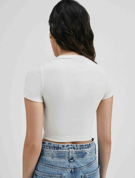 BLUSA CROPPED EN TELA ACANALADA BEIGE
