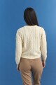 Sweater escote a la base con calados y ochos CRUDO