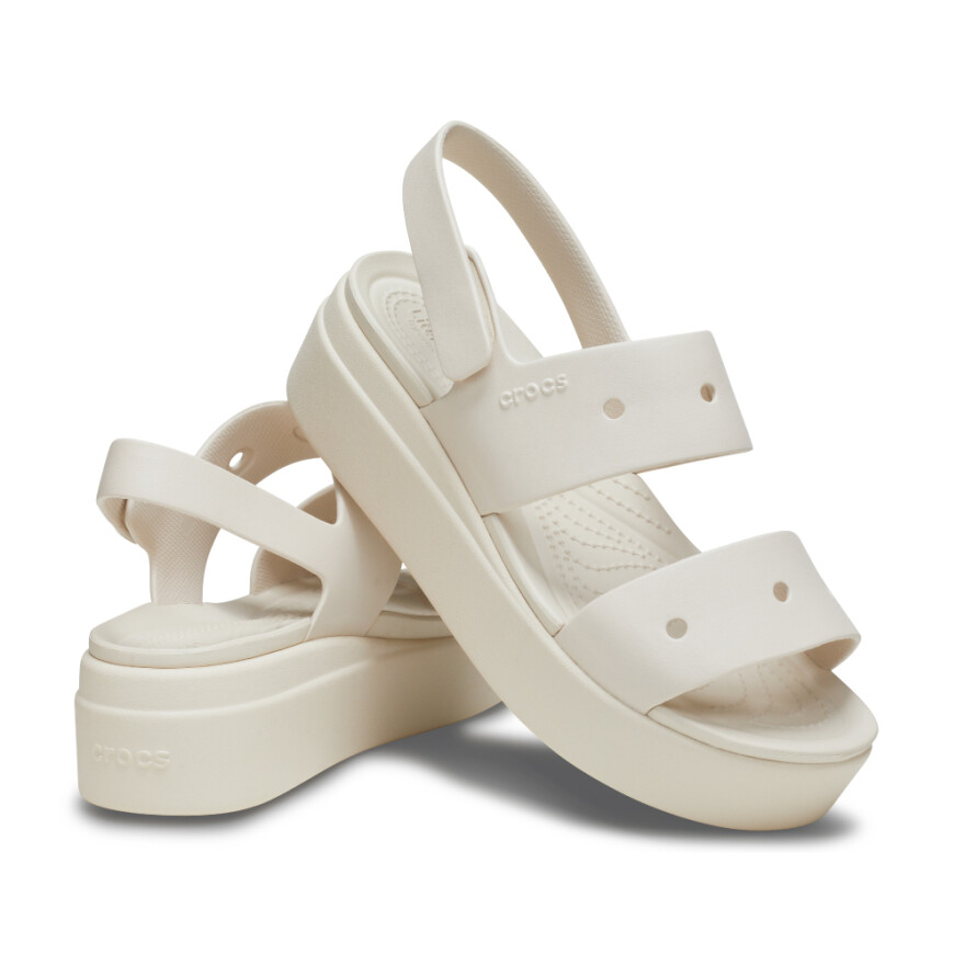 Sandalias Crocs Brooklyn 4U - Mujer Stucco