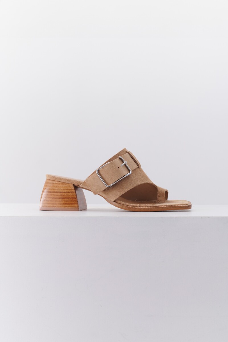 SANDALIA CUBO - BEIGE 