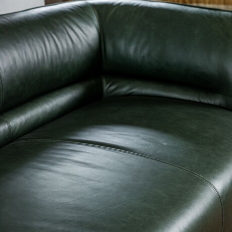 Sillon Curvo En Cuero Gomo U