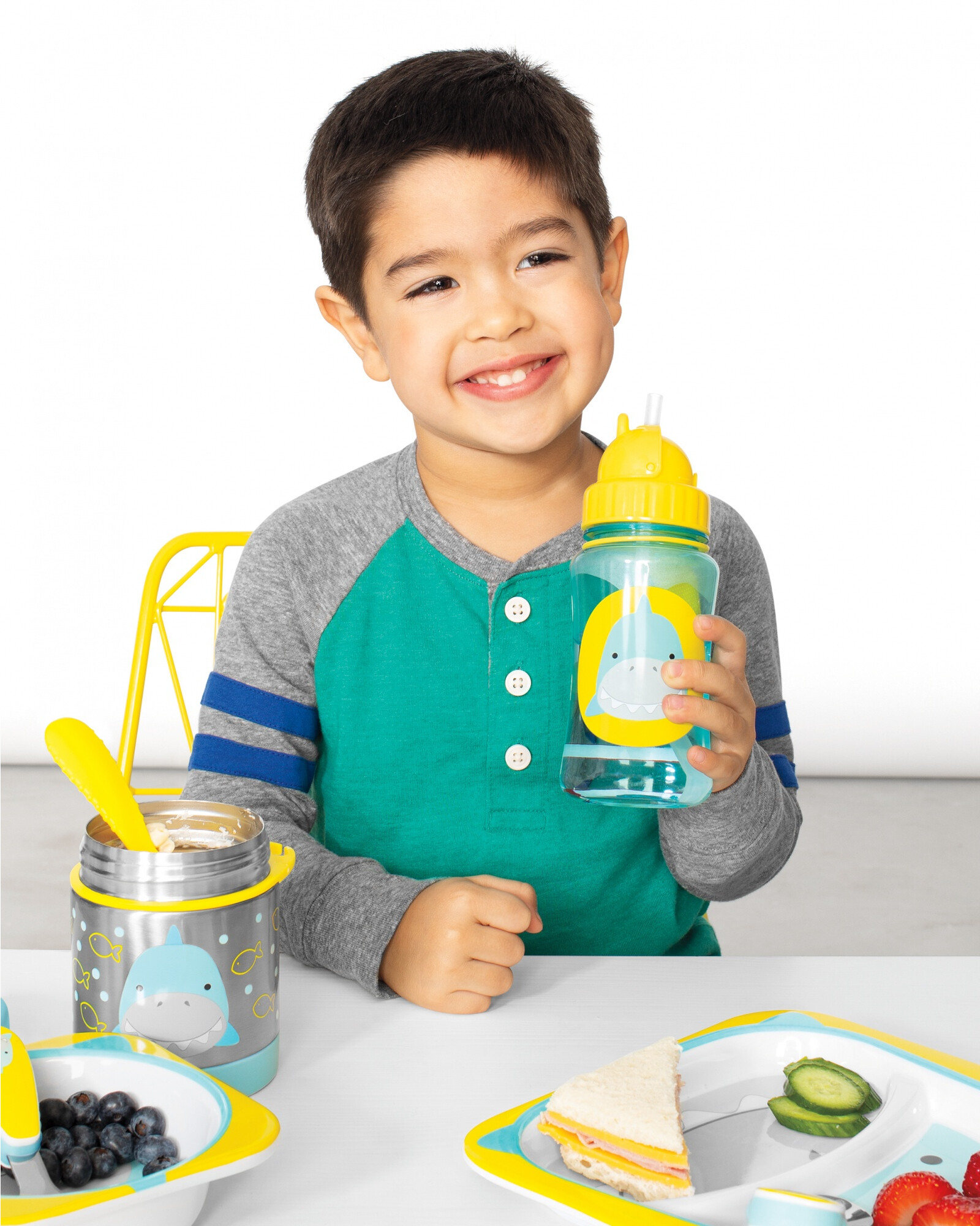 Botella con sorbito, diseño tiburón Botella con sorbito, diseño tiburón