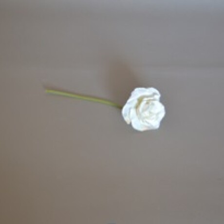 Flor artificial blanca Flor artificial blanca