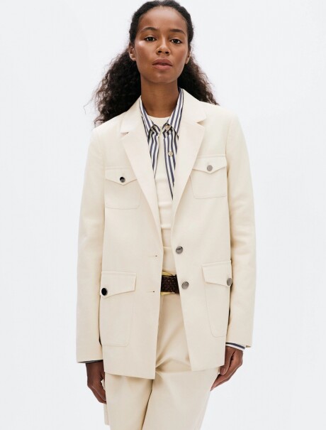 BLAZER CON BOLSILLOS BEIGE