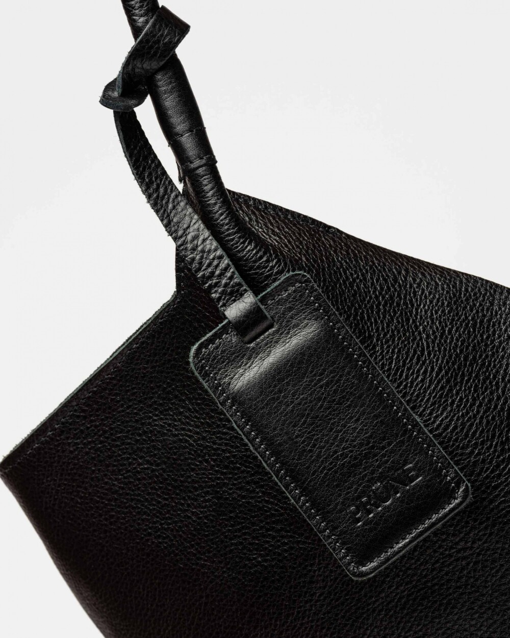 Bolso Loto En Cuero Liso Satinado Negro