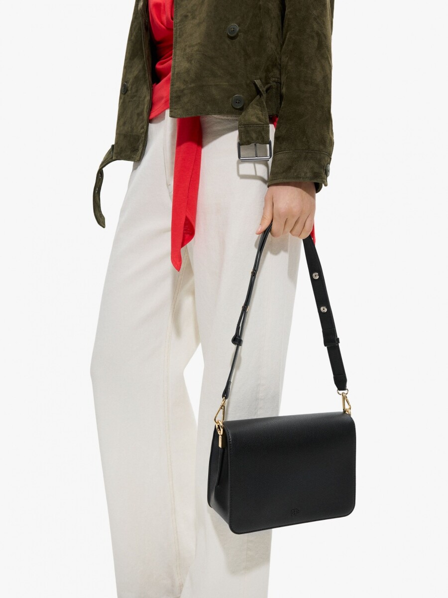 Bolso Bandolera Con Textura Y Solapa negro
