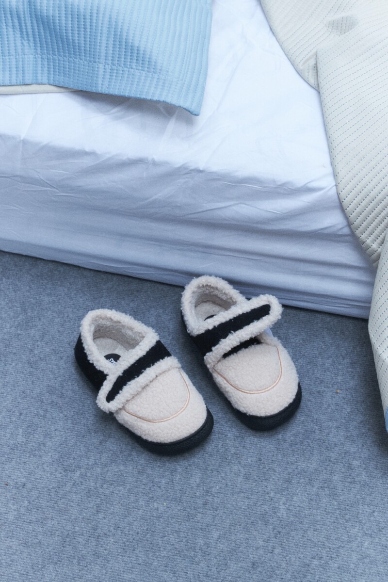 Pantufla corderito suede negro