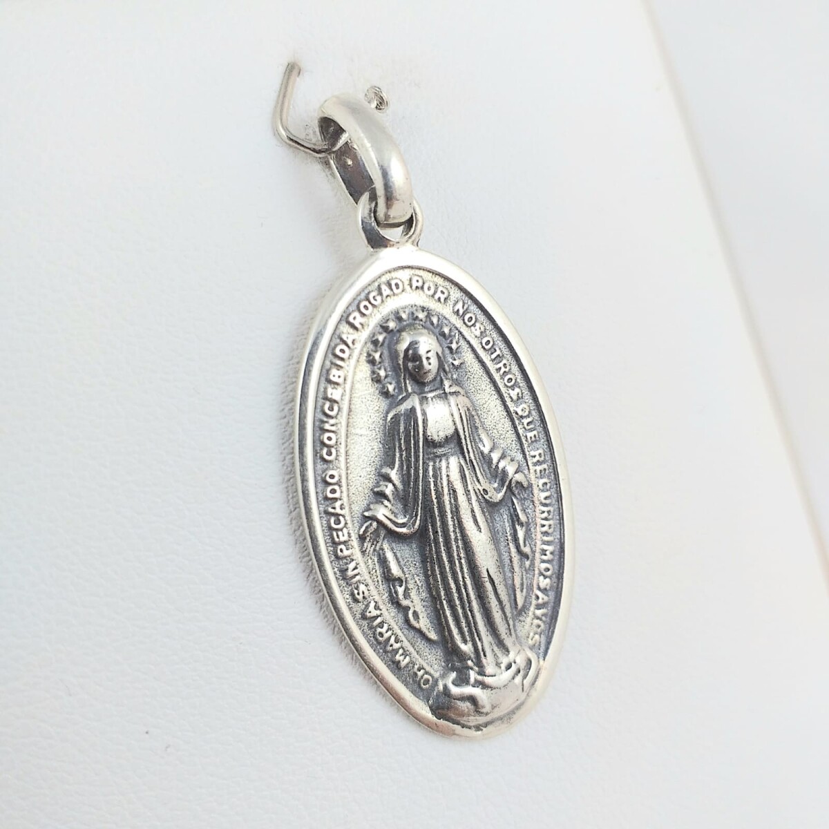 Medalla religiosa de plata 925, Virgen Milagrosa, medidas 30mm*19mm. 