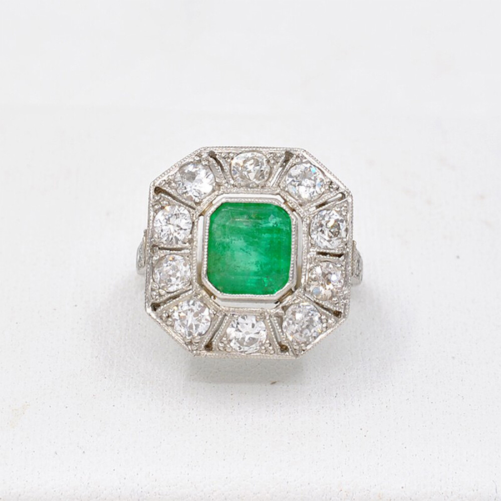 Anillo Platino con brillantes tallado antiguo y esmeralda Anillo Platino con brillantes tallado antiguo y esmeralda