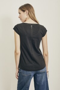 Remera Escote V Algodon Peinado Negro