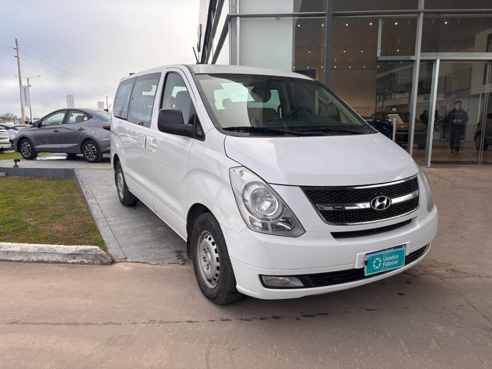 Hyundai H1 12 Plz MiniBus GLS Diesel - 2014 