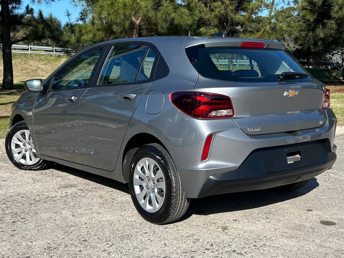 Chevrolet Onix LT 1.0 Extra Full 2024 (Descuenta IVA) Chevrolet Onix LT 1.0 Extra Full 2024 (Descuenta IVA)