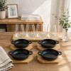 Combo ''Gourmet'' Set 4 Platos de Hierro con Base Bambú y Set de 4 Vasos de Vidrio Combo ''Gourmet'' Set 4 Platos de Hierro con Base Bambú y Set de 4 Vasos de Vidrio