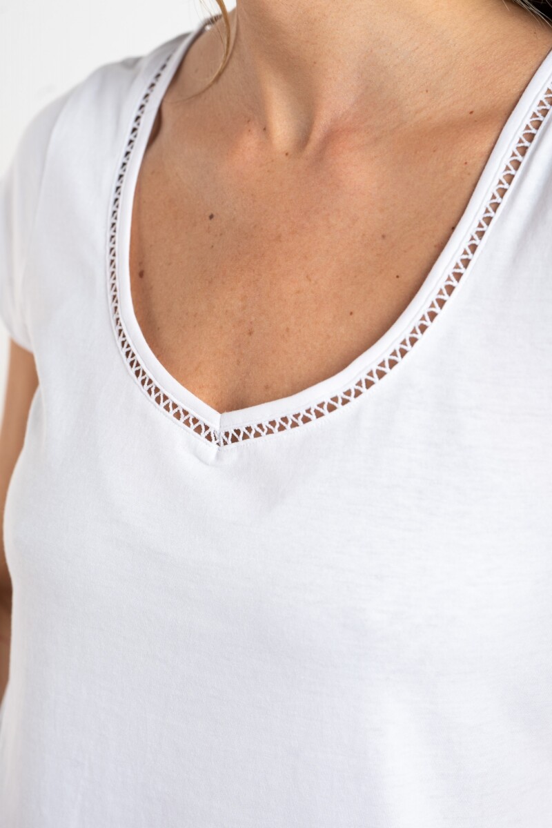 Remera Escote V Algodon Peinado Blanco