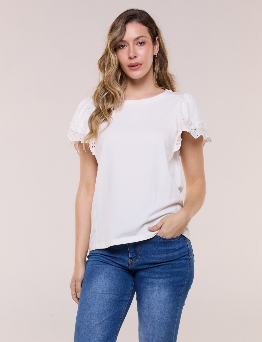 Remera Mangas Broderie Calado - Crudo 
