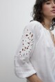 Blusa romántica con botones crudo