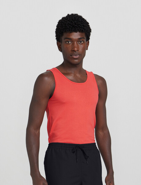 MUSCULOSA BÁSICA MASCULINA MODELO SLIM ROJO