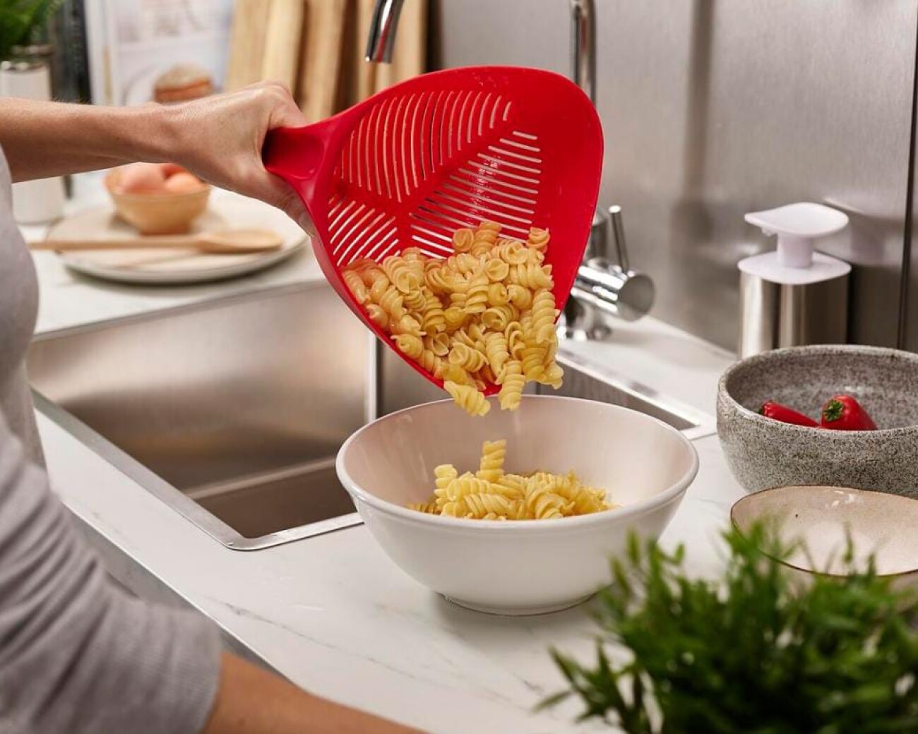 Colador de Cocina Joseph Joseph Duo – Ergónomico Colador de Cocina Joseph Joseph Duo – Ergónomico