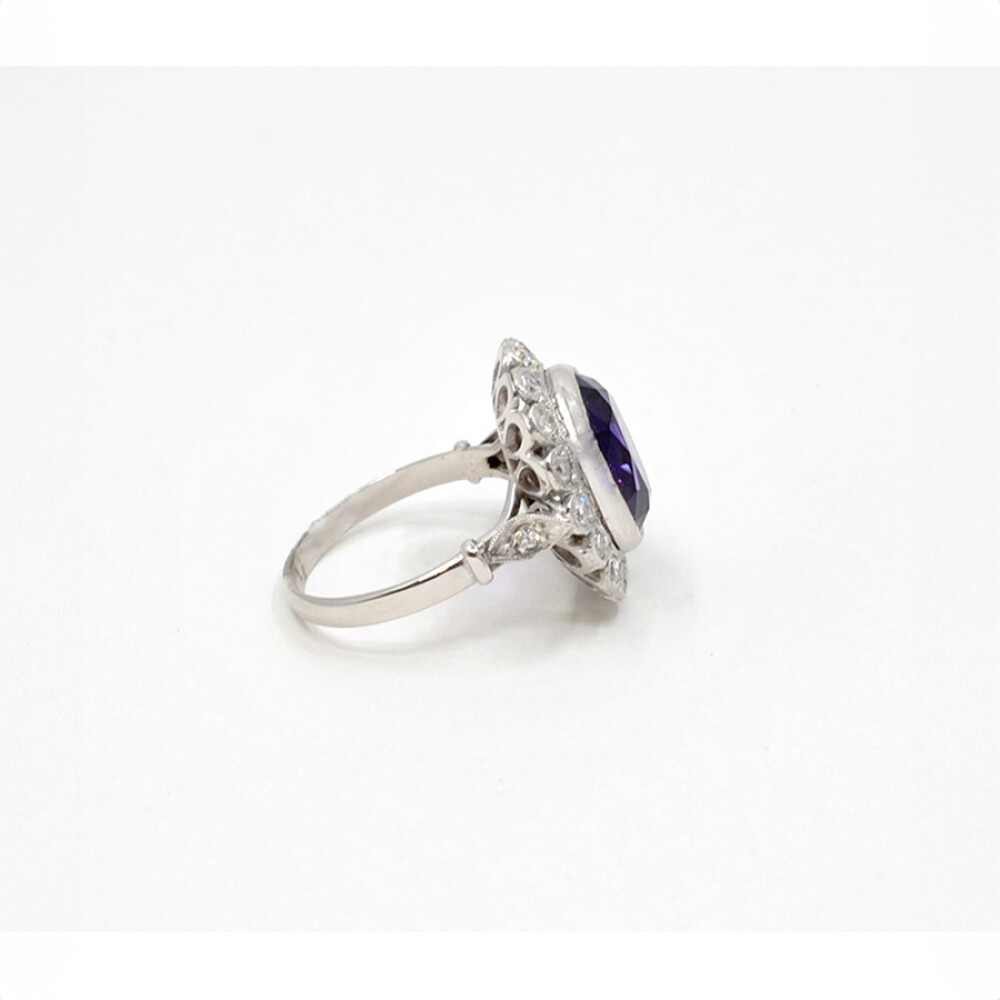 Anillo En Oro Blanco 18K Con Brillantes E Importante Amatista Anillo En Oro Blanco 18K Con Brillantes E Importante Amatista