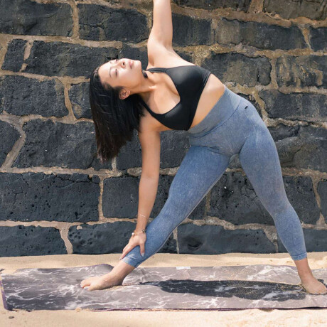 Toalla Leus Black Marble Yoga Estampado
