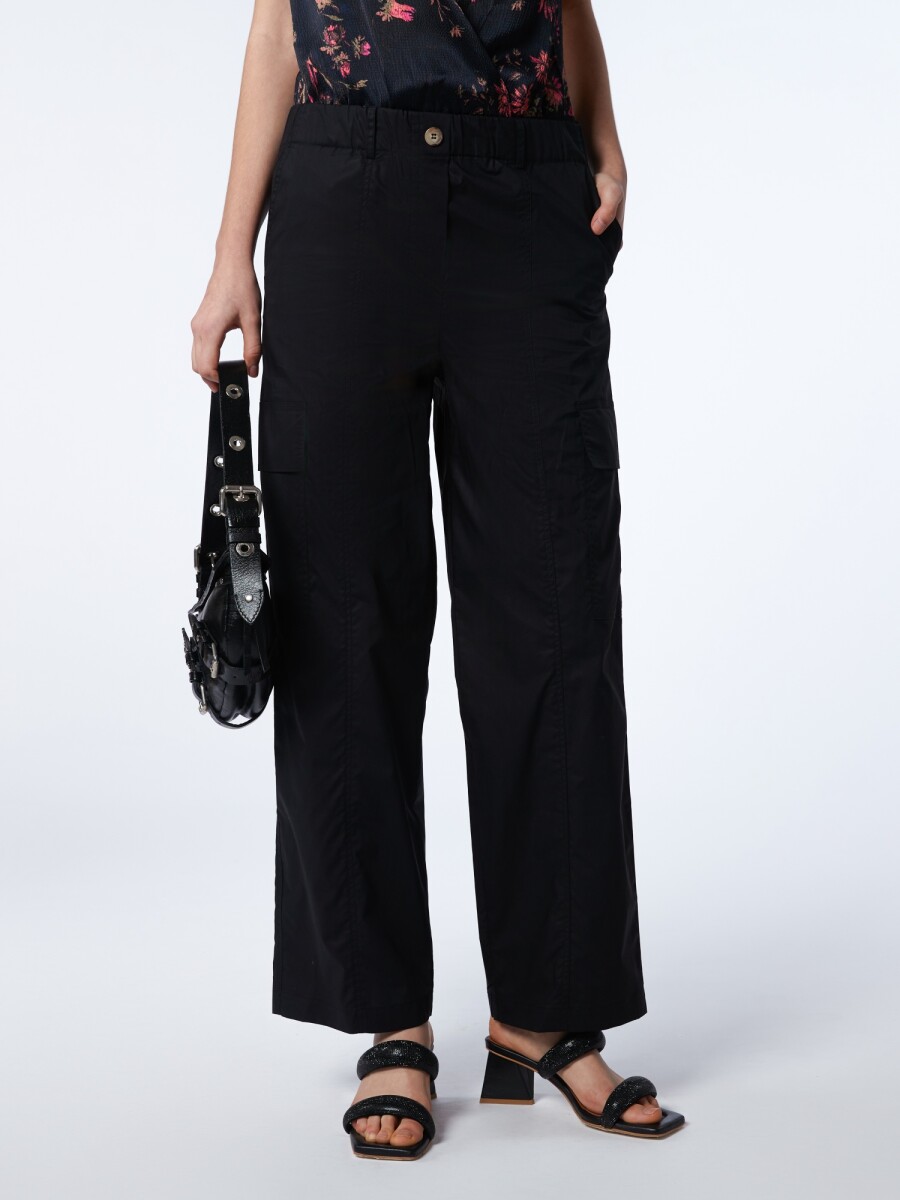 Pantalon negro best sale bolsillos laterales