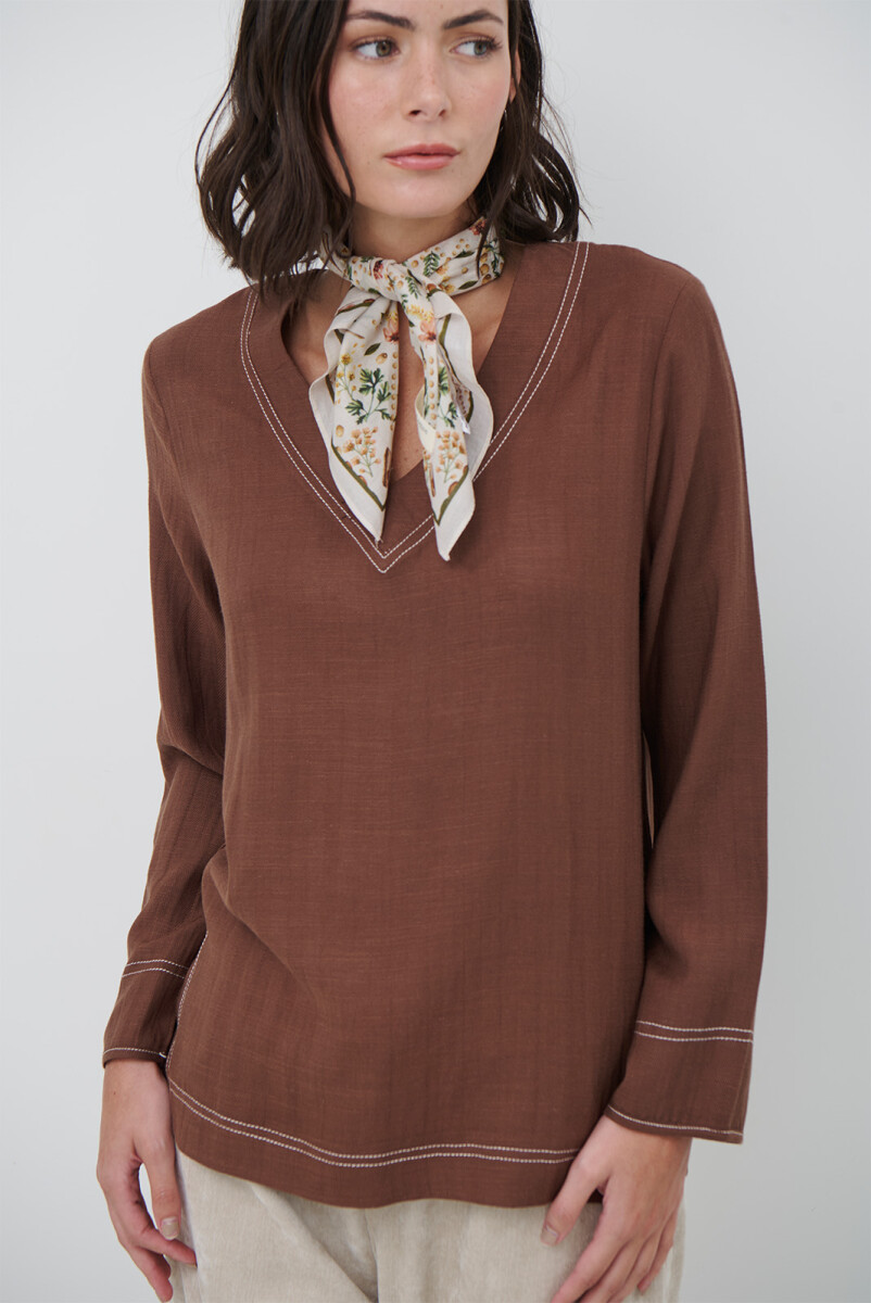 BLUSA ESCOTE V - MARRON 