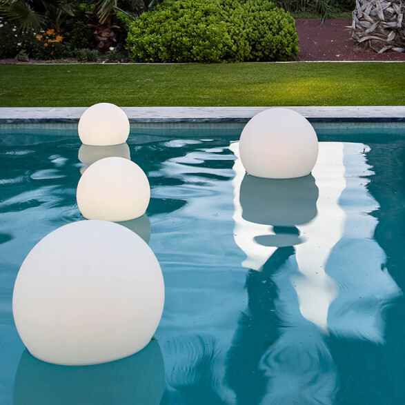 Globo flotante LED solar RGBWW IP68 Ø30cm NW0002