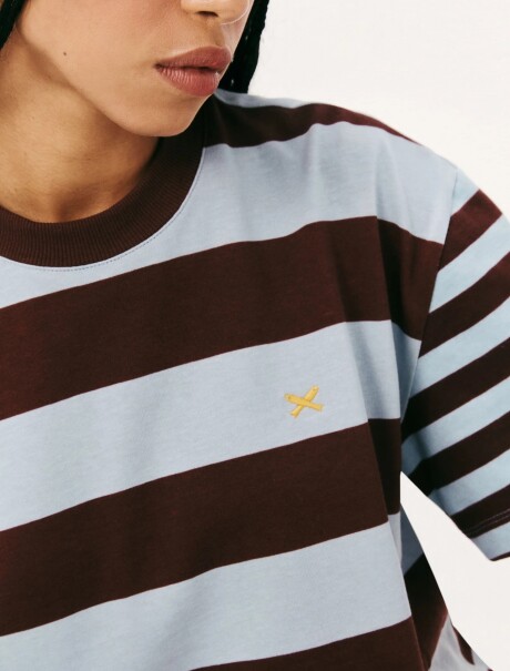 CAMISETA DE RAYAS CON BORDADO MULTICOLOR
