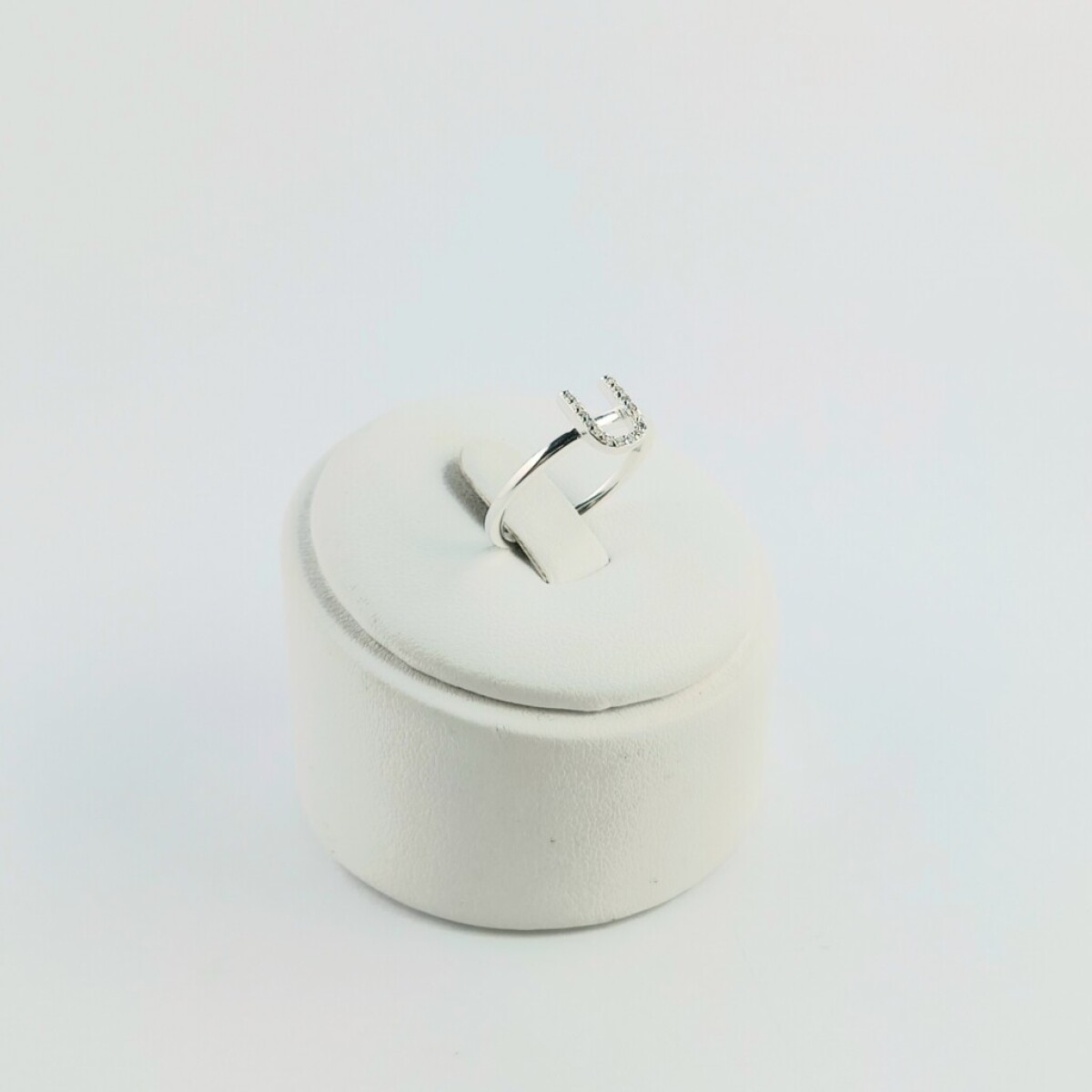 Anillo letra U en Plata 925 con Circonias Modelo Abecedario - Diametro interno 16 mm 