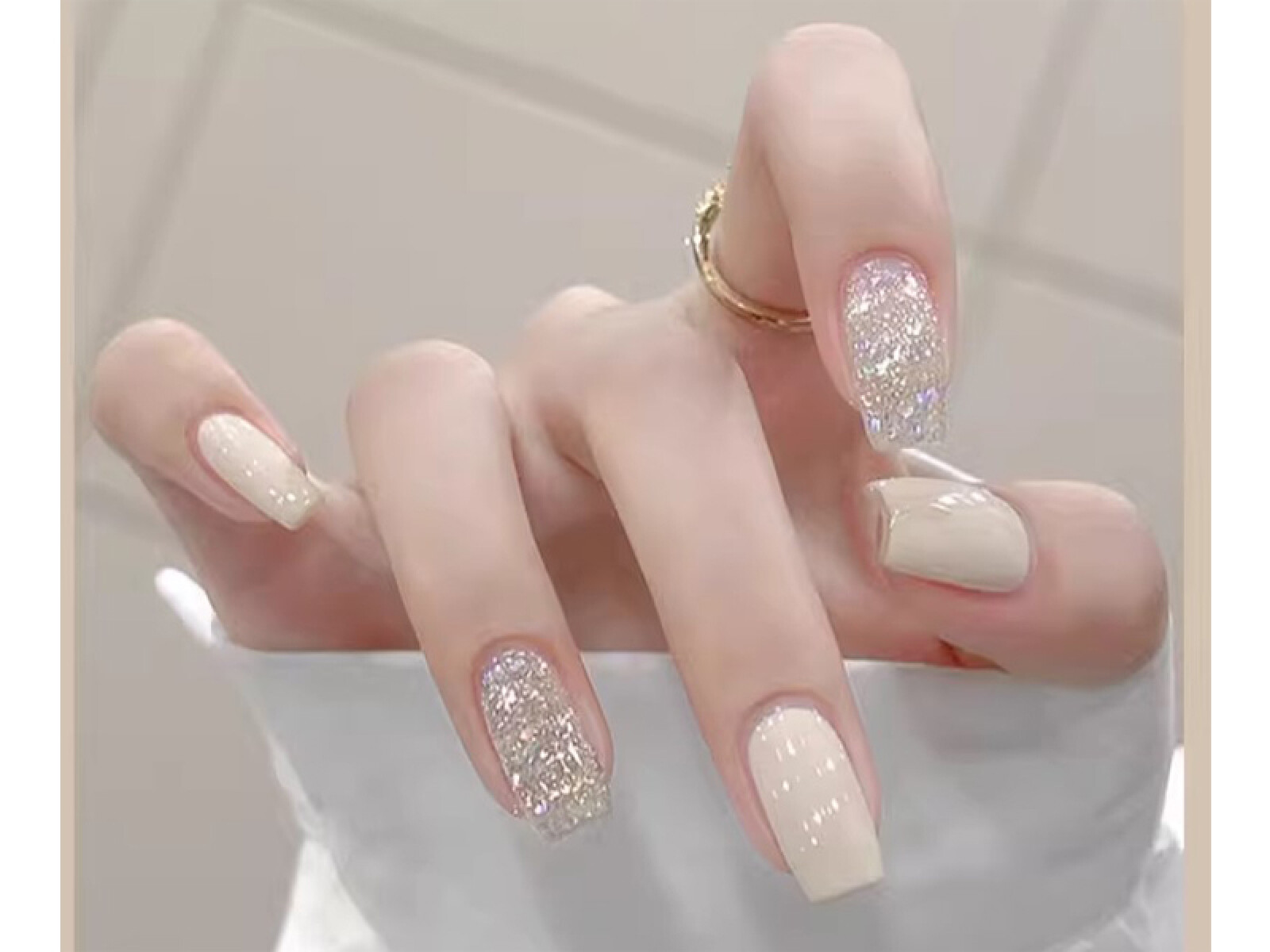 UÑAS PRESS ON (JOVEN MUJER) 
