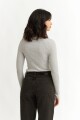 Sweater escote corazón GRIS