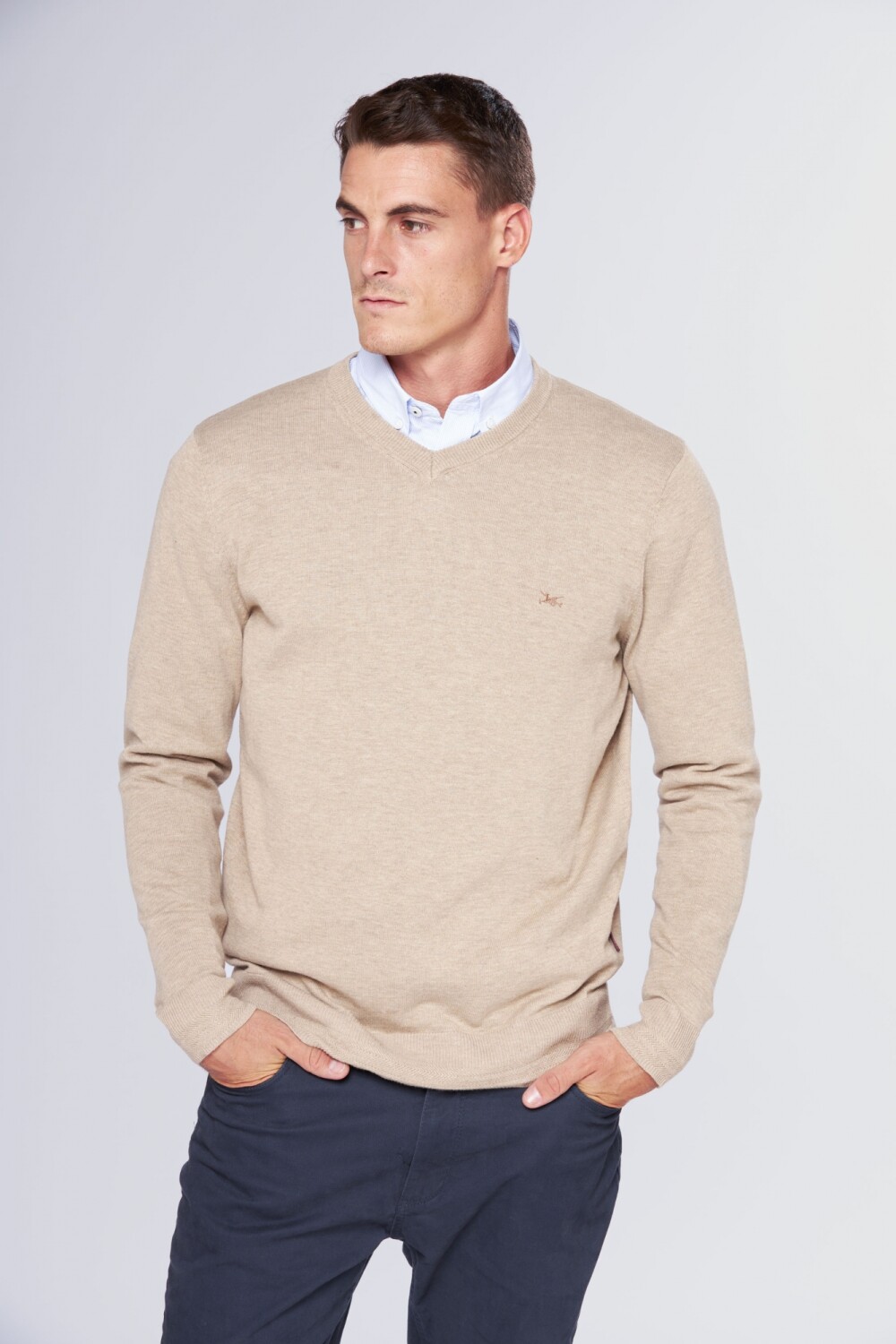 BUZO TEJIDO CUELLO EN V Beige