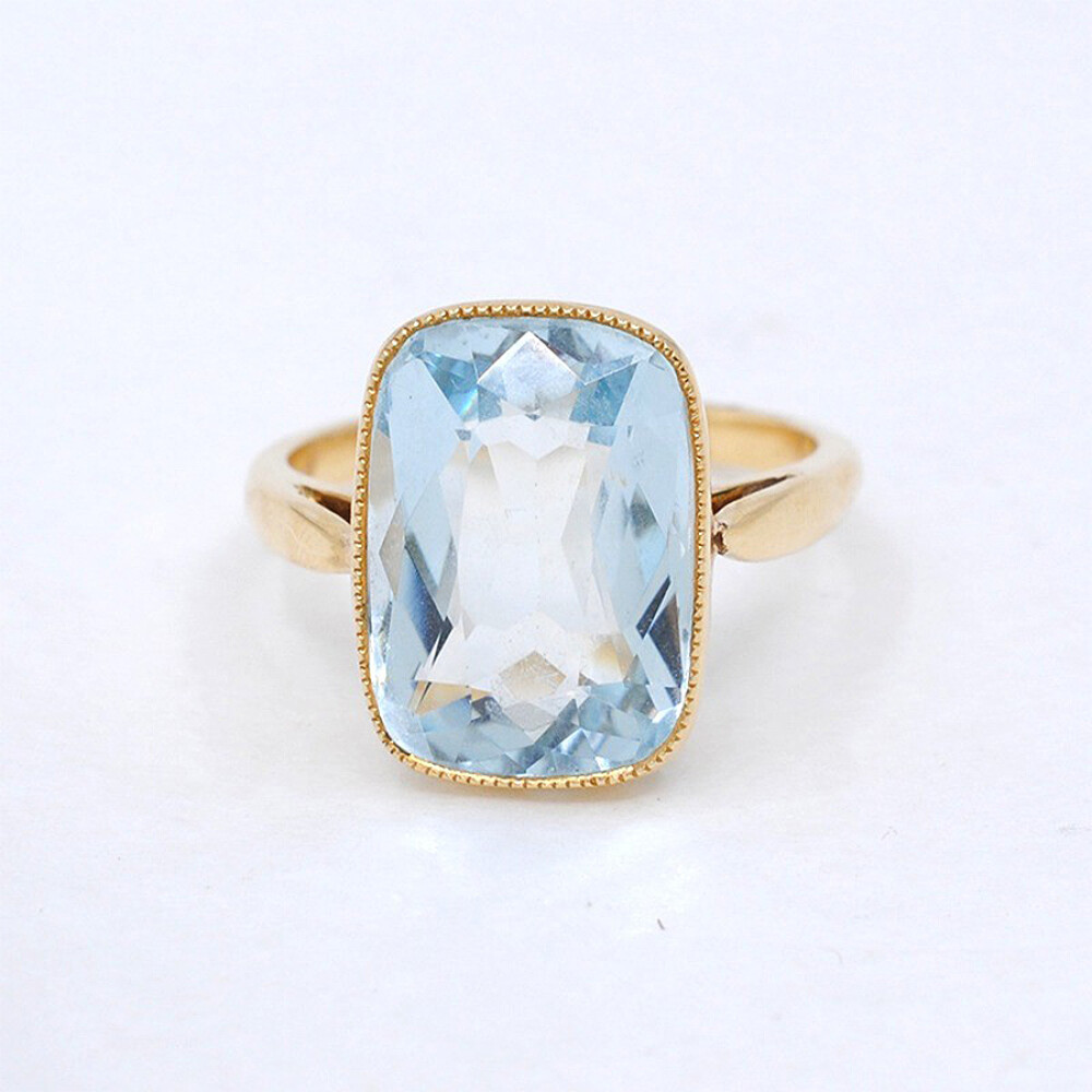 Anillo En Oro 18K Con Aguamarina Anillo En Oro 18K Con Aguamarina