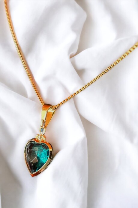 Cadena con corazon verde Cadena con corazon verde