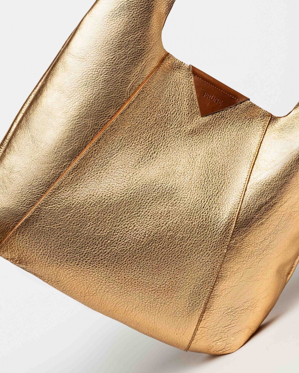 Bolso The Shopping En Cuero Graneado Metalizado Metalizado