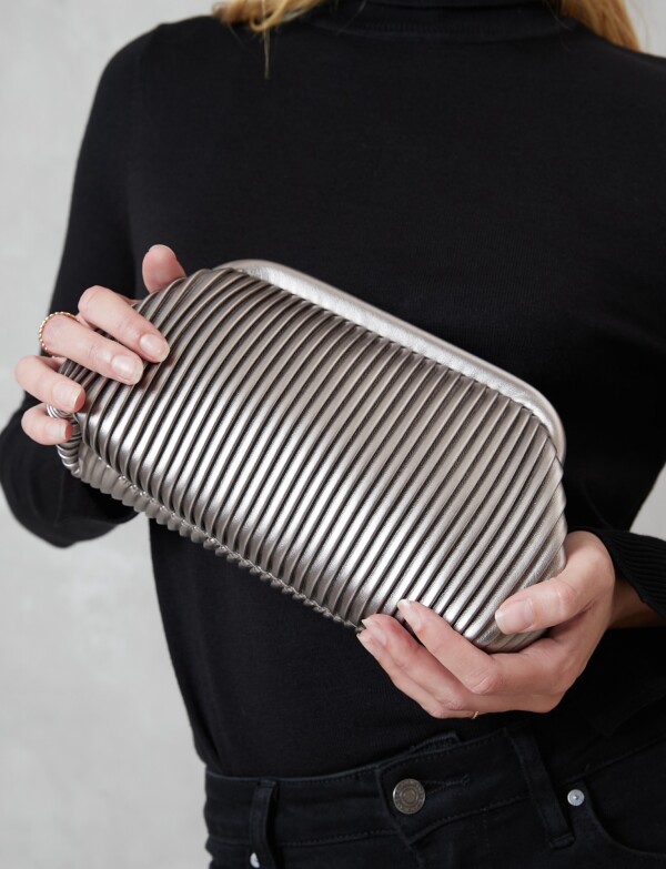 Cartera Clutch PLATEADO